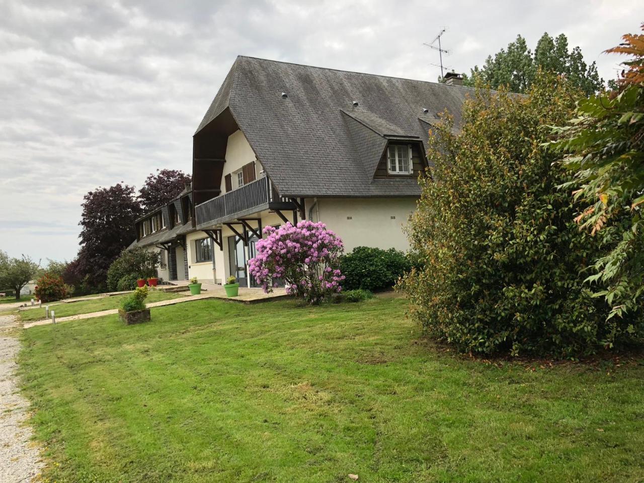 Hotel La Cle Des Champs Le Teilleul Exterior foto